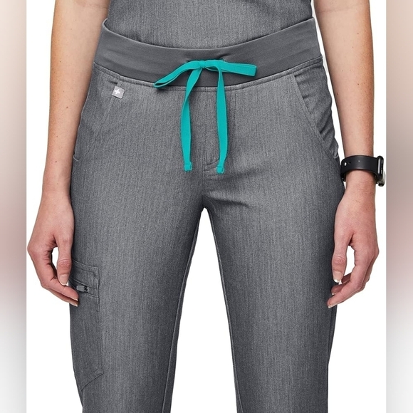 FIGS Gray Zamora Jogger Style Scrub Pants for Women, size Large - Picture 2 of 15